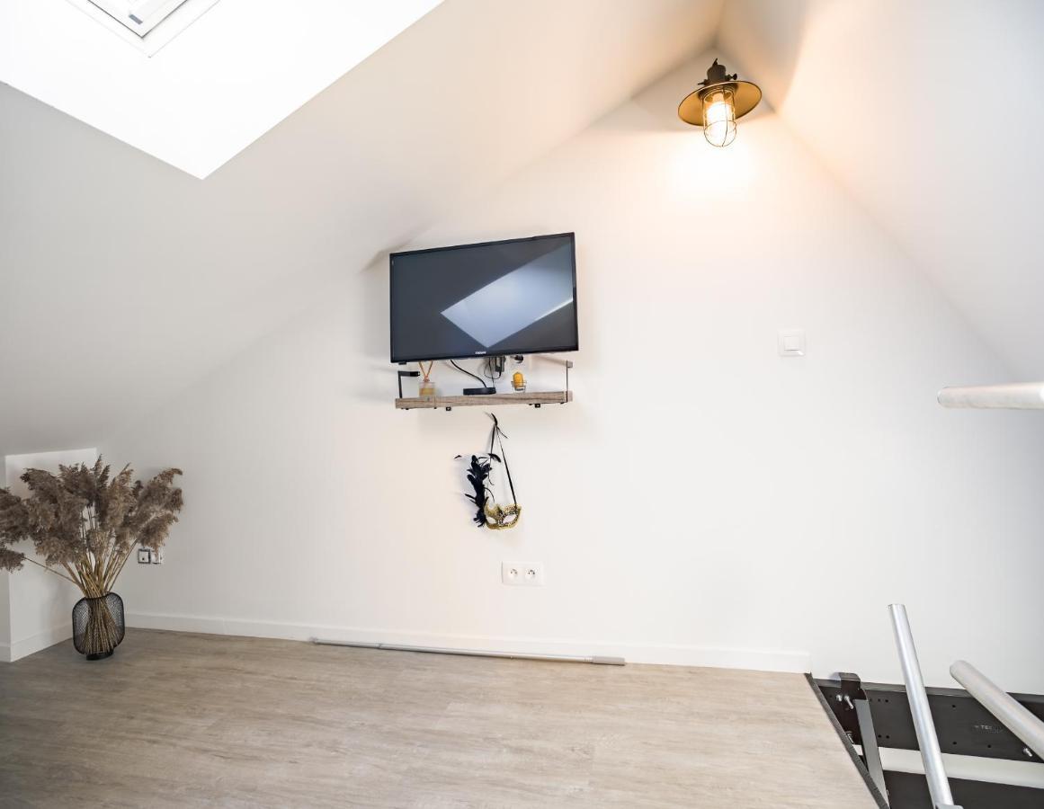 Loft Avec Jardin Et Parking Prive Apartment Troyes Exterior photo