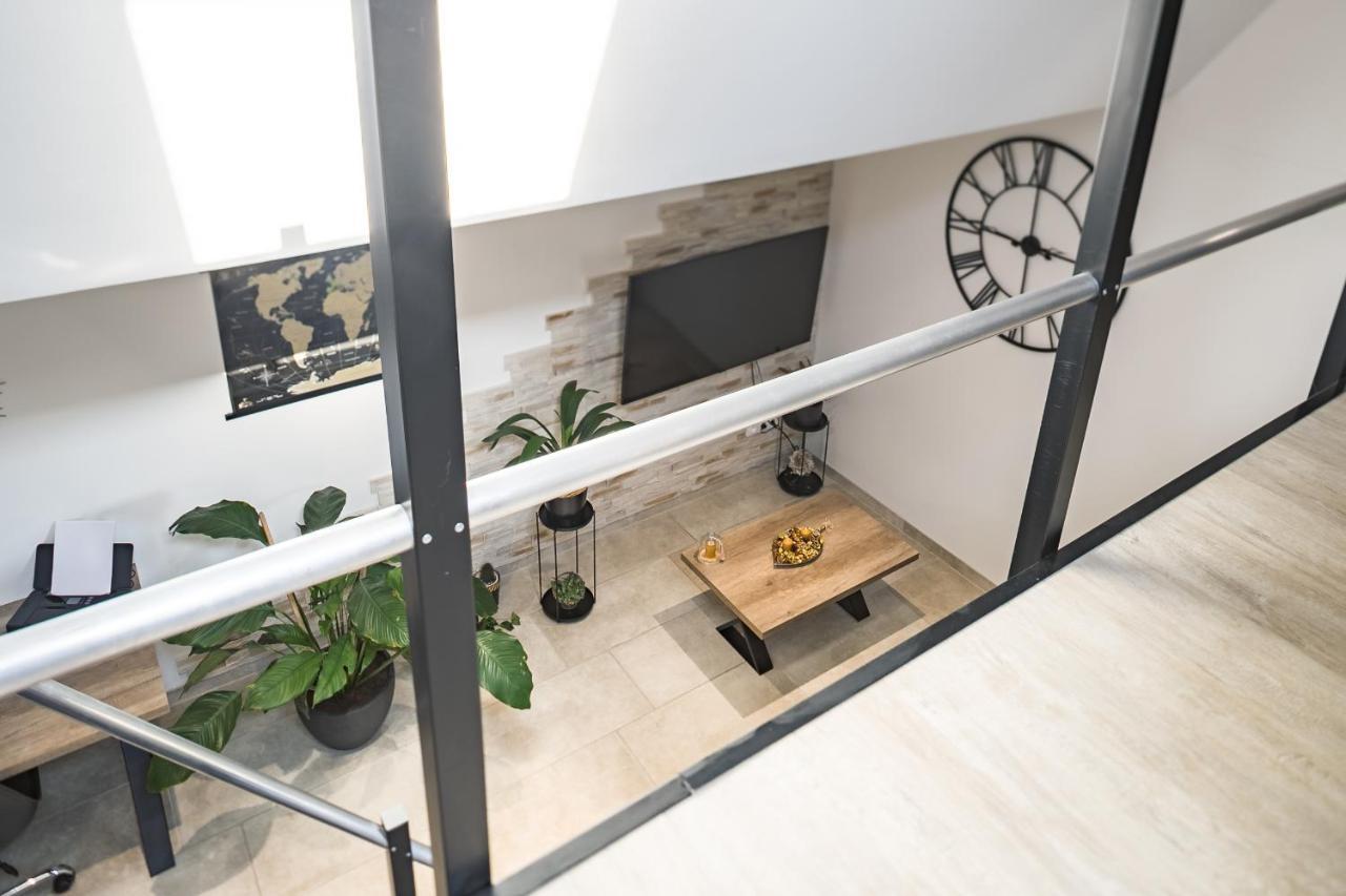 Loft Avec Jardin Et Parking Prive Apartment Troyes Exterior photo